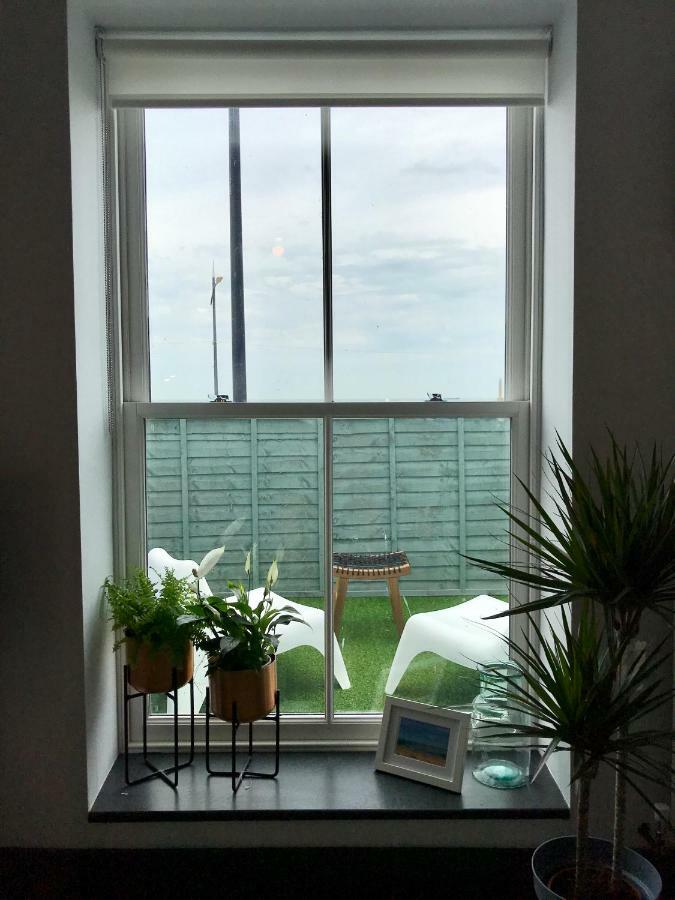 The Dreamland Apartment - Margate Beach - By Goldex Coastal Breaks 외부 사진